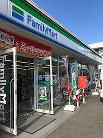 ファミリーマート海老名下今泉店 490m