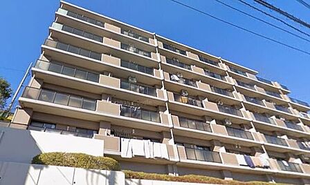 東向き駐車場側からの外観です