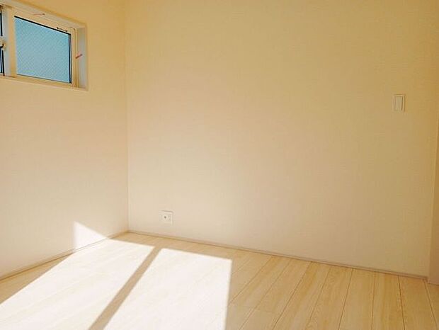 洋室です。　陽当たりも良いですね。