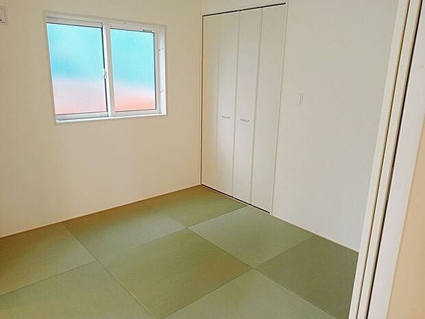 リビング横の和室落ち着きの空間です。