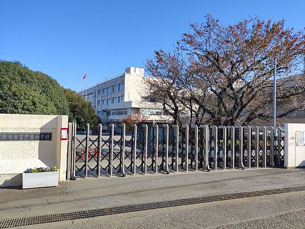 戸室小学校 850m
