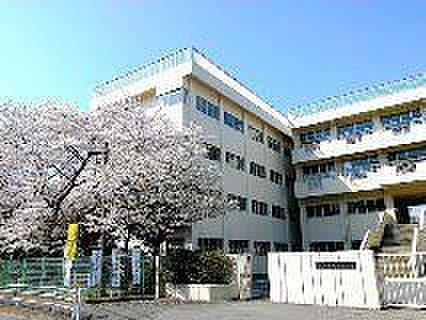 入谷小学校 990m