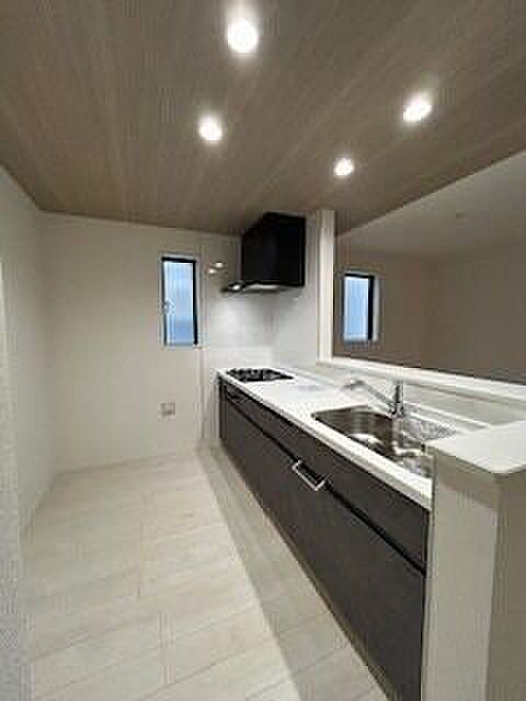 キッチンは収納、料理場もスペースあります