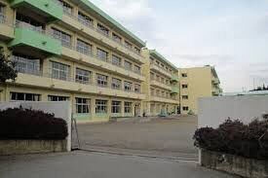杉久保小学校 1070m