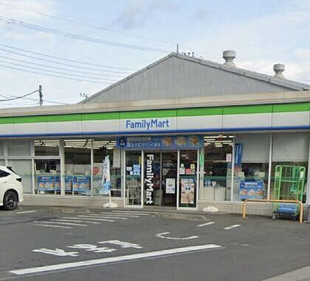 ファミリーマート厚木金田店 540m
