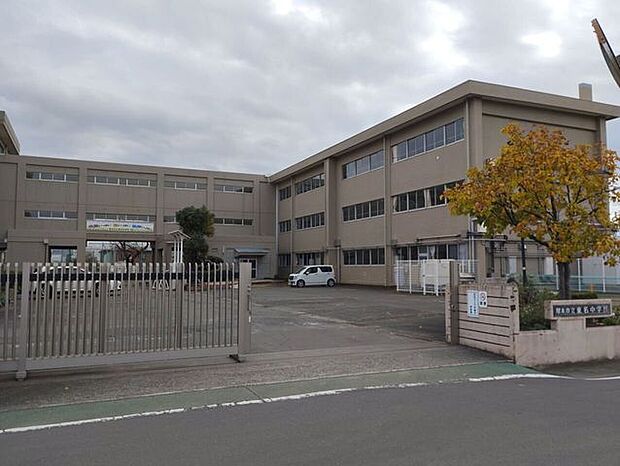 厚木市立東名中学校 1610m