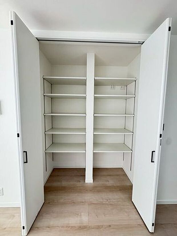 1F・キッチン背部