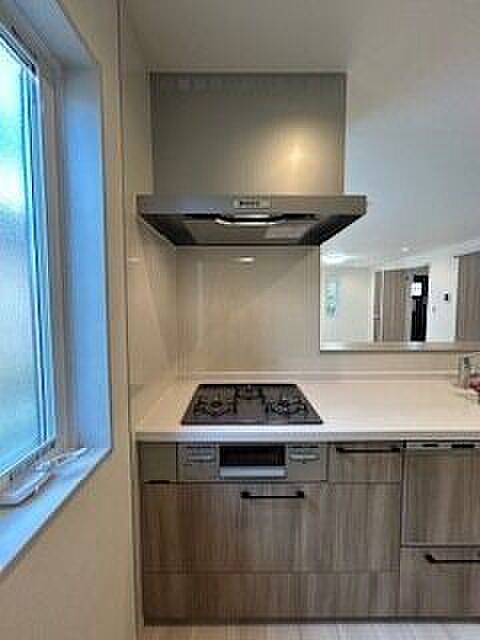 ビルトインコンロ・レンジフードはシロッコファン外壁を油で汚さず