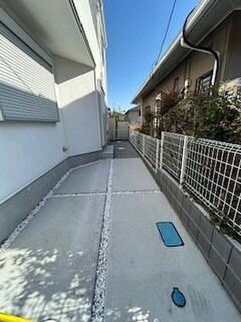 縦列駐車のゆったりとしたスペースのパーキング