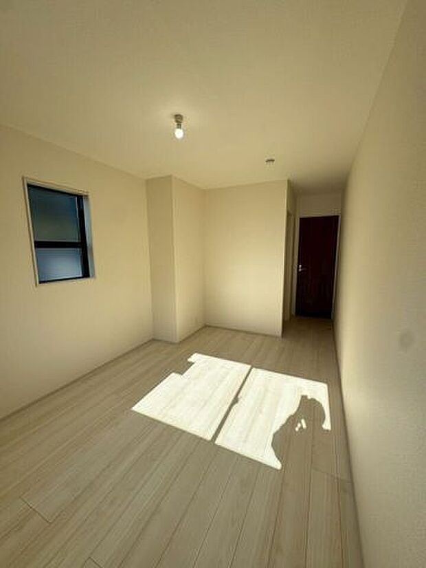 洋室4部屋に収納備えてあります。