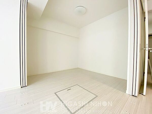ゆとりある室内空間とシンプルな内装が、家族それぞれの時間を大切にできる住まい。毎日の暮らしに安心感をもたらします。