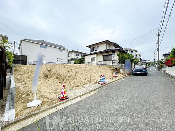 第1種低層住居専用地域にあり4階建以上の建物は建ちにくいため、遮る建物が少なく清々しい青空を感じられます。