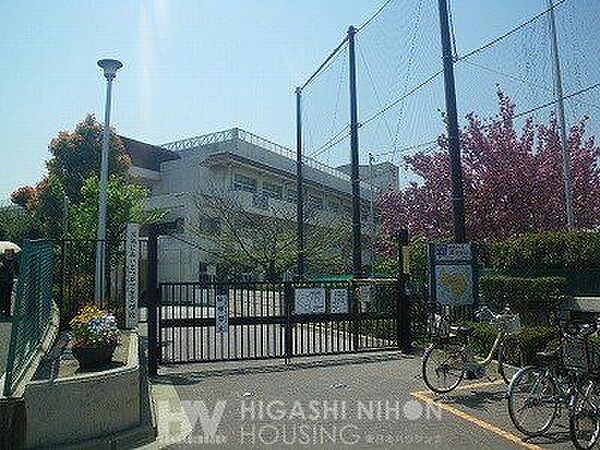 横浜市立さつきが丘小学校 徒歩5分。●「笑顔であいさつ、自ら学び合い、認め合い、ともにのびよう さつきっ子」を教育目標に掲げます。学校と家庭・地域との連携を図って、子どもたちを育みます● 388m