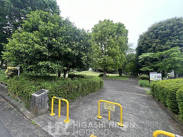 十日市場公園 徒歩9分。●春の桜や秋の紅葉、雪景色など1年を通して季節を感じられる公園です。保育園児が遊び場や運動会の練習などに利用しています● 650m