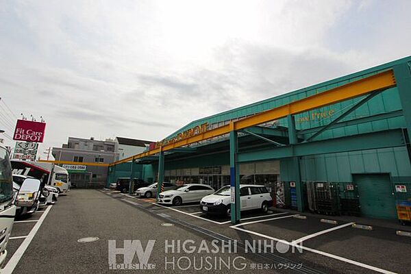 Fit　Care　DEPOTしらとり台店 徒歩5分。●チェーン店のドラッグストアは医薬品をはじめ医薬部外品・化粧品・日用雑貨・飲料まで、日常に欠かせないさまざまな物が揃い大変便利。● 350m