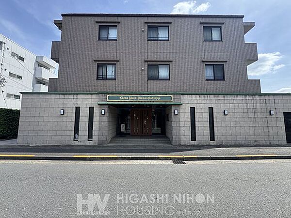 武蔵新城駅（JR南武線）徒歩9分のエリアは、川崎市高津区や中原区にまたがり、駅前の充実した商店街や閑静な住宅街が交差する生活利便性の高い地域です。
