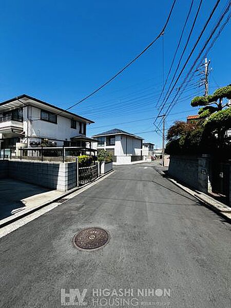 陽当りや通風・土地の大きさの比較など．．．また周辺環境や街並みの様子など、資料には掲載していない情報が現地にはたくさんございます。 是非お気軽にお問い合わせください。