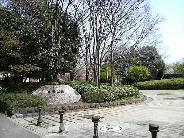 山崎公園 徒歩8分。●中川駅の南側、中川地区の中心となる公園です。釣りのできる池、広場、プール（夏季）、散策のできる緑地と1日楽しめる場所です● 620m