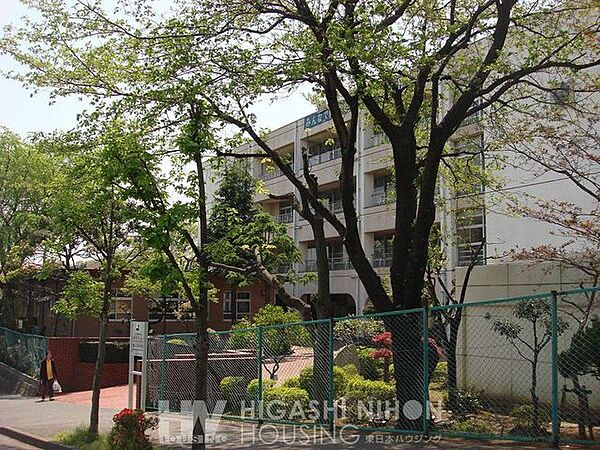 川崎市立野川中学校 徒歩15分。心の豊かさを育てつつ知識を身につけ勤労を尊び自主的に活動する生徒の育成を目指します。「学校は失敗していいところ安心して過ごせるところ」を子どもたちに伝えます 1150m
