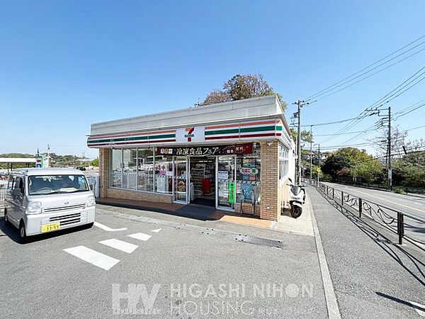 セブンイレブン川崎よみうりランド前店 徒歩8分。●食料品や日用品が揃い、公共料金の支払いやコピー機利用、銀行ATM機、宅配・フリマサイトの発送まで、日常に欠かせない存在です● 600m