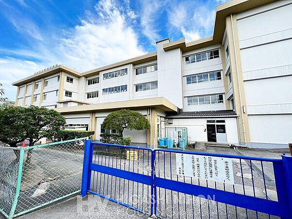 川崎市立鷺沼小学校 徒歩5分。●大規模校の鷺沼小。その児童数は、増加傾向にあり、活気のある小学校です。～笑顔いっぱい、みんな大好き、鷺沼小学校～● 350m
