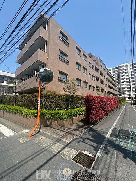 陽当りや通風・仕様設備やお部屋の大きさの比較など．．．また周辺環境や街並みの様子など、資料には掲載していない情報が現地にはたくさんございます。 是非お気軽にお問い合わせください。