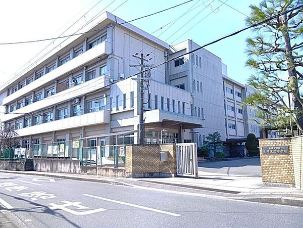 長岡京市立長岡第二中学校 1310m