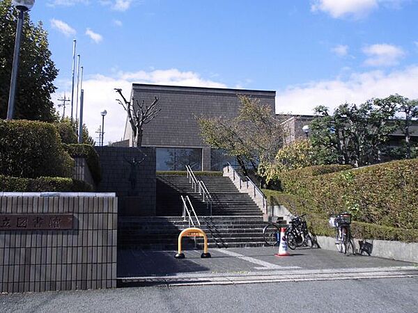 向日市立図書館 850m