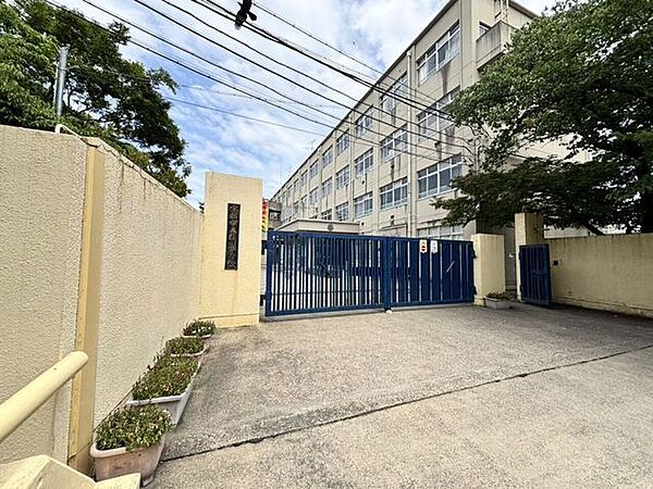 桂川中学校 1120m