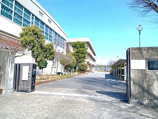 長岡京市立長岡第十小学校 950m