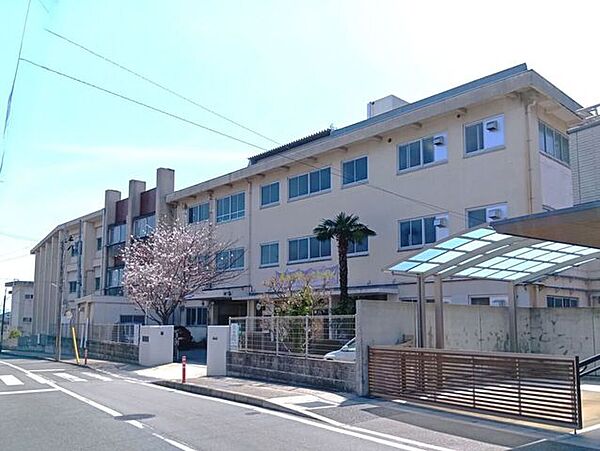 向日市立勝山中学校 1840m