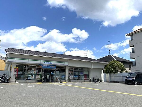 ファミリーマート樫原江ノ本町店 520m