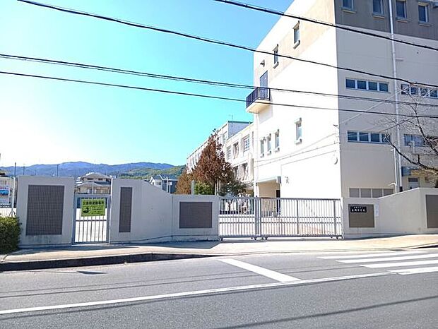 長岡京市立長岡中学校 1570m