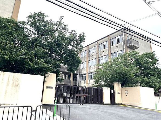 神川中学校 180m