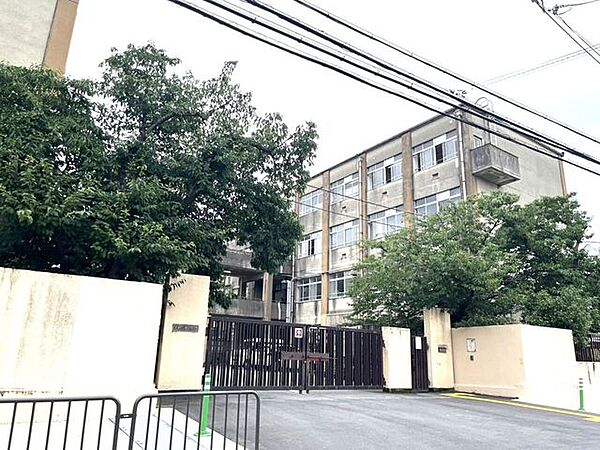 神川中学校 630m
