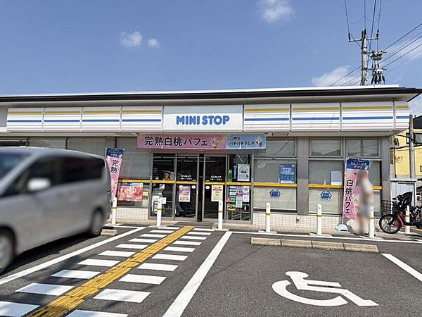 ミニストップ太秦一ノ井町店 530m