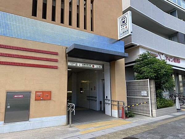 太秦天神川駅 740m