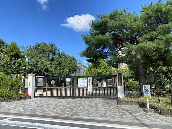 御室小学校 980m