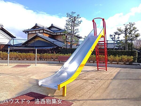 付近には公園もあり、お子様世帯には嬉しいです♪