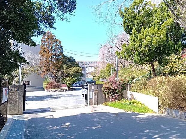 長岡京市立長岡第五小学校 580m