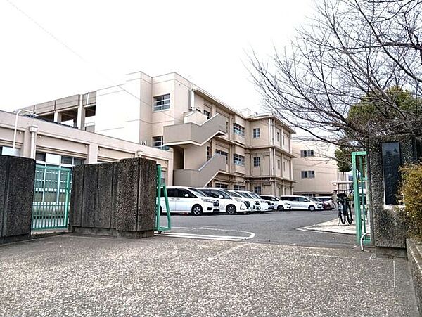 長岡京市立長岡第九小学校 690m