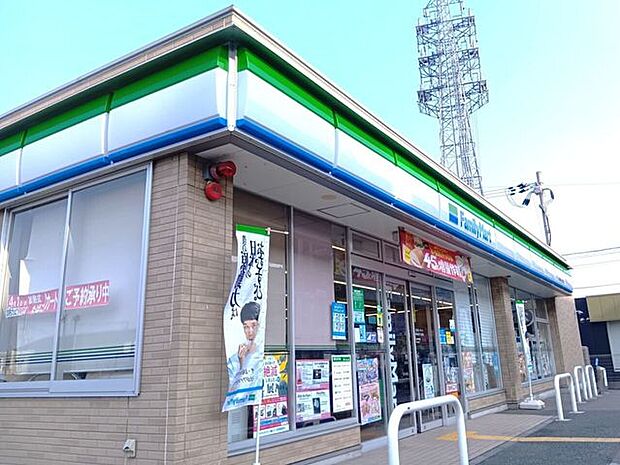 ファミリーマート 梶友西向日駅前店 380m