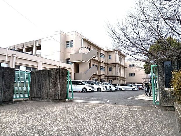 長岡京市立長岡第九小学校 690m