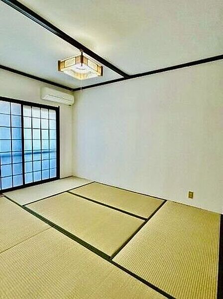 い草の香りに癒されるお部屋です。客間として キッズスペースとして 家事スペースとしてマルチに使える便利な空間です♪