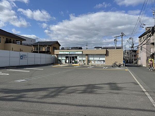 ファミリーマート 四条通梅津店 588m