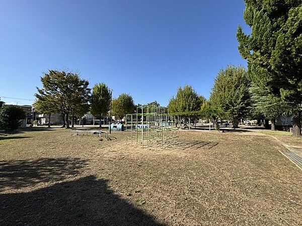 井御料児童公園 740m