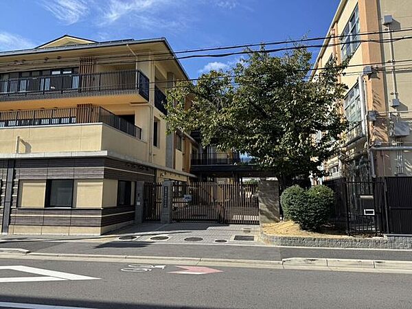 京都市立西院小学校 340m