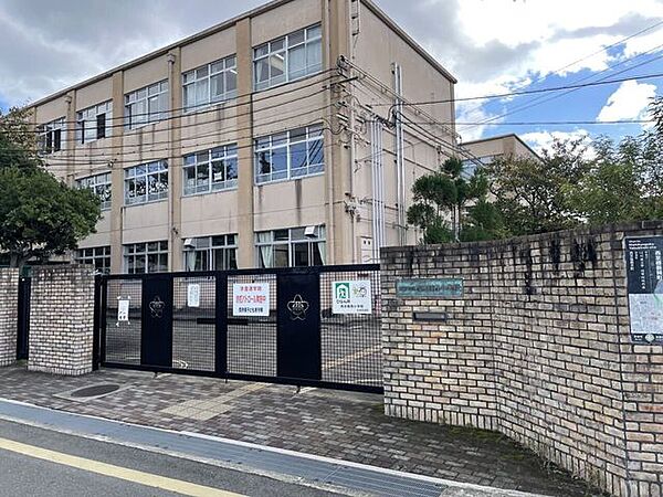 西京極西小学校 220m