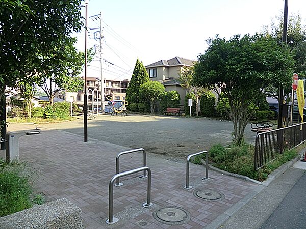 中白根四丁目公園70ｍ
