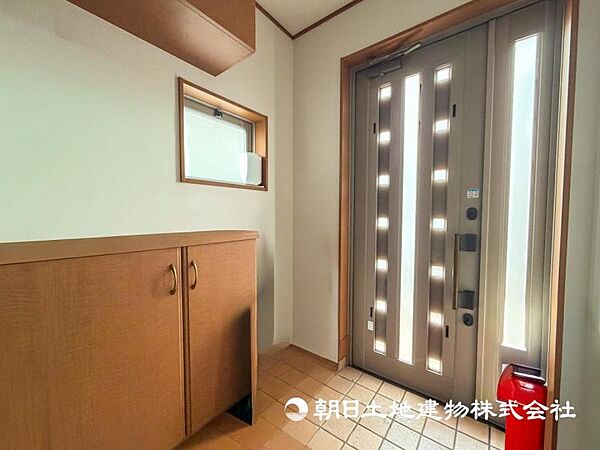 【玄関】玄関開けて真っすぐ進めば大切な家族が待っています。